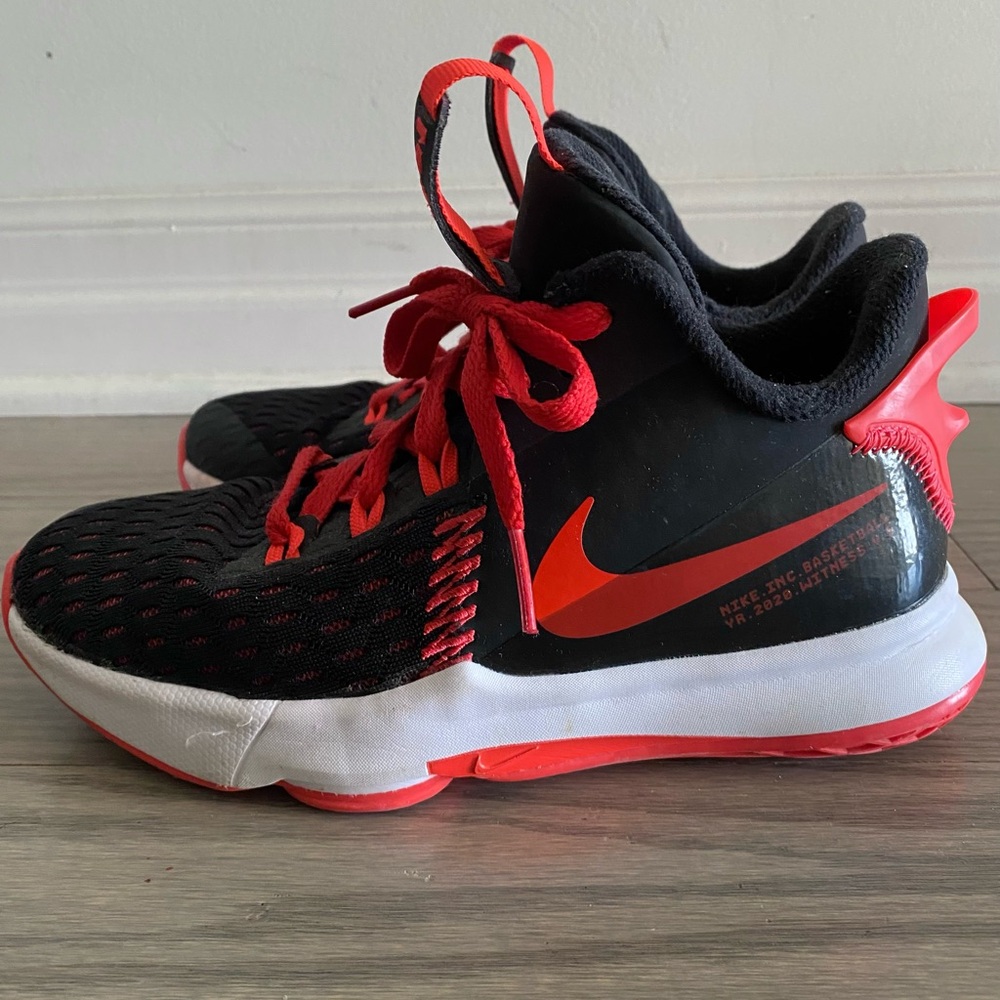 boys Nike LeBron James Witness V